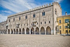Palazzo-Ducale-Mantova-Ducal-Palace-Mantua-01-1-1